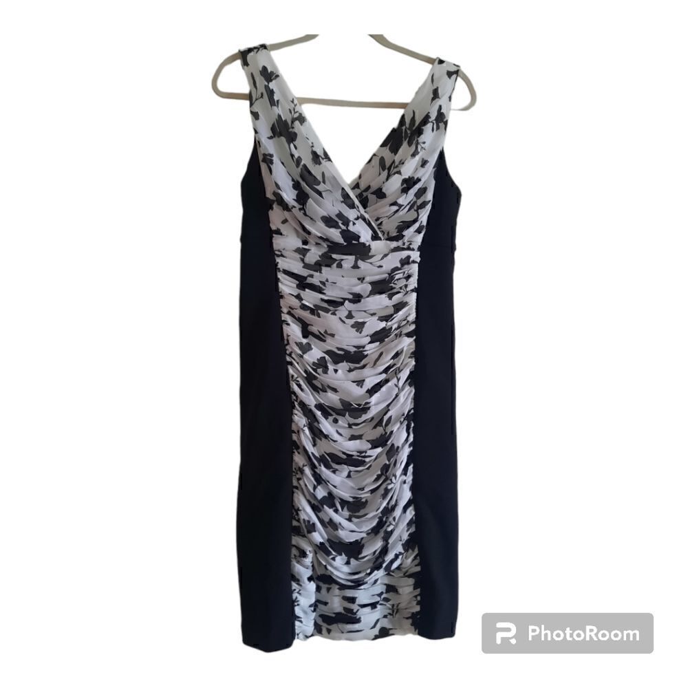 WHITE HOUSE BLACK MARKET Dress  Floral Ruched Slimming Sleeveless